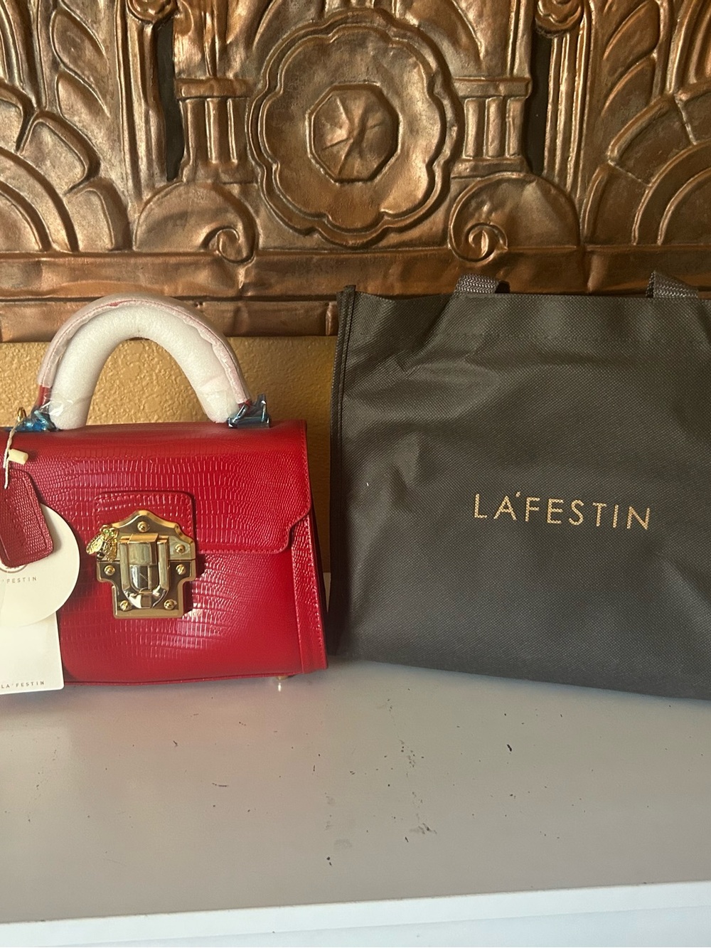 La’Festin red bag with cute bee! NWT